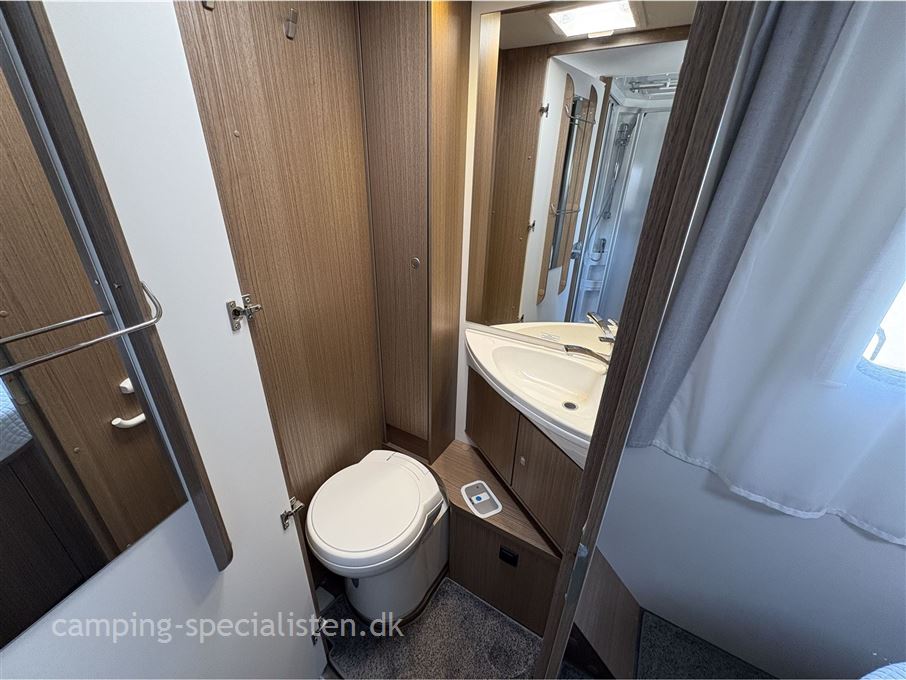 Carado I 449 queensbed seng og hæve seng